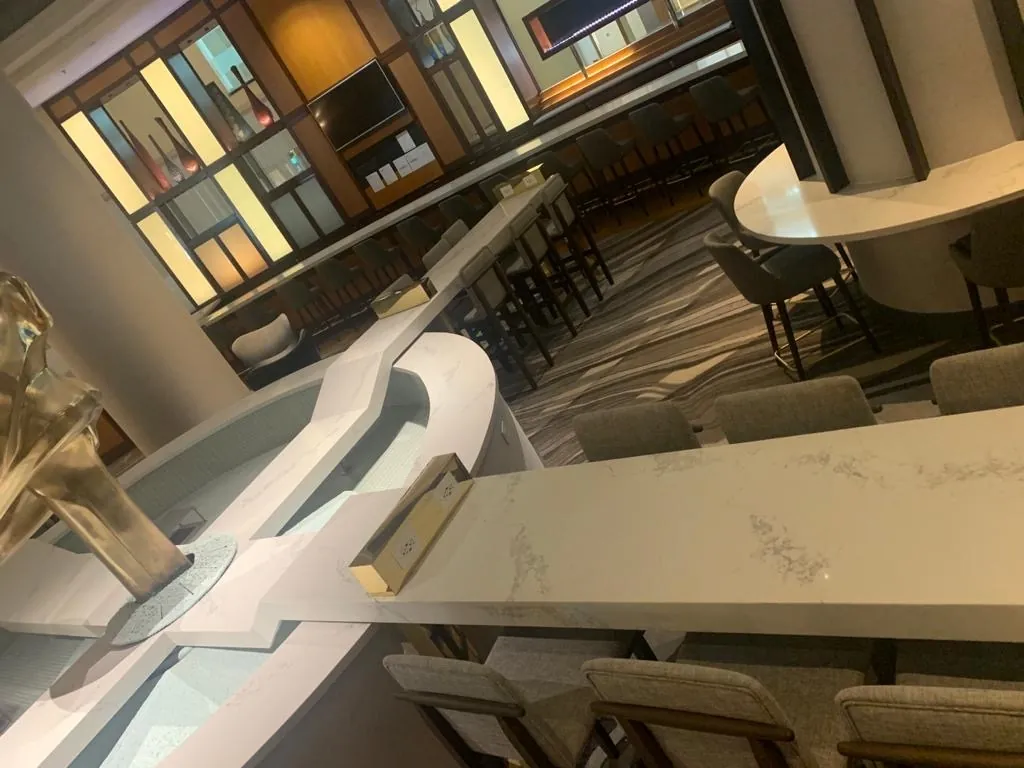 Restaurant lounge counter